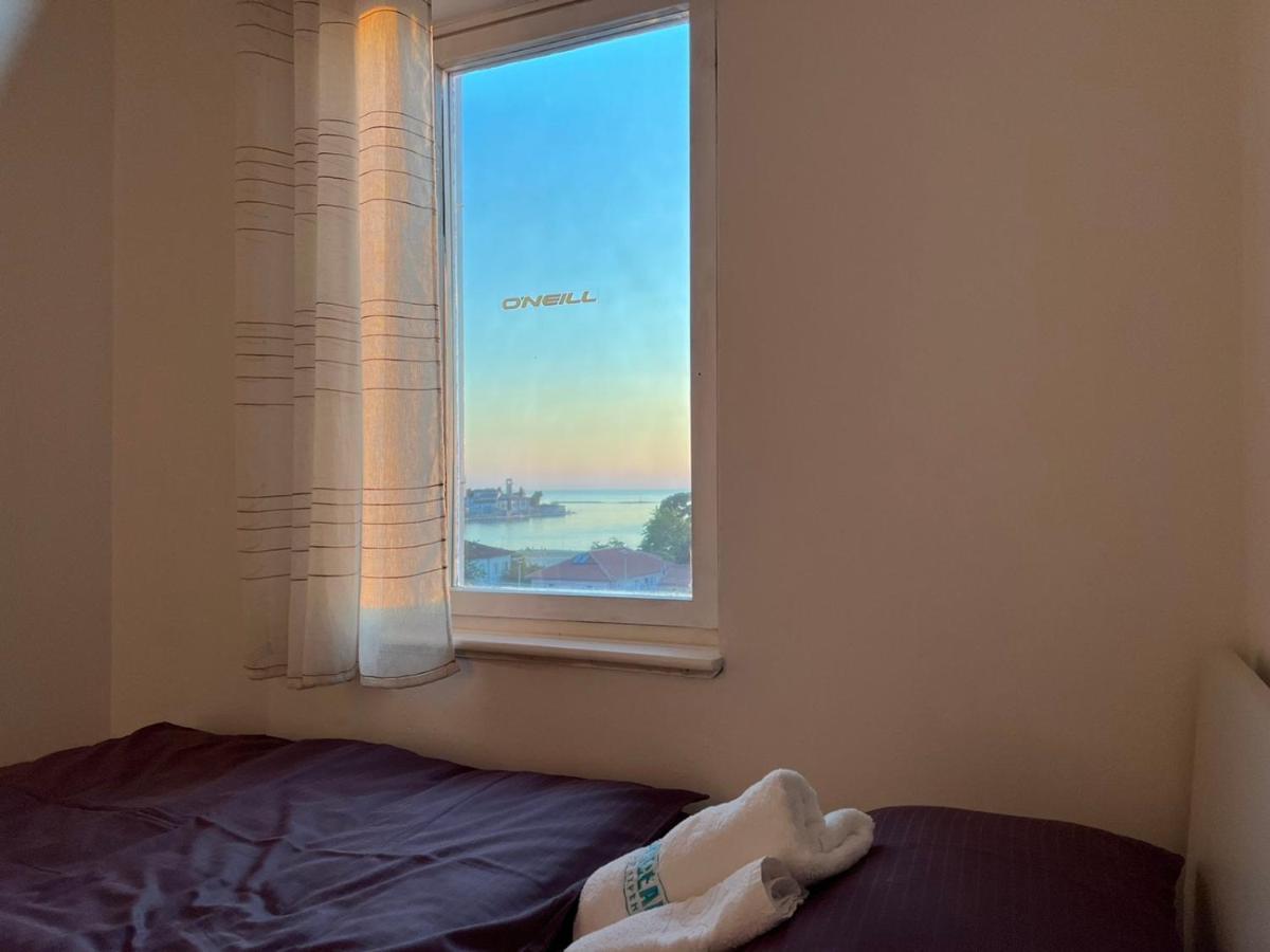 Sea View Apartment *